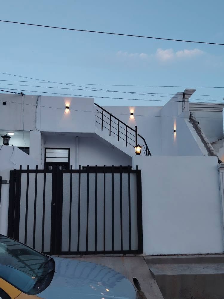 دار للبيع فقط  ١٠٠ متر  جديد حي بدر فرع مول حسين واصل خدمات مجاري ماء كهرباء
*********** كركوك, العراق
