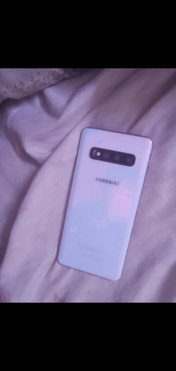 s10شاشه منحنيه ورفيع يعني بنحافت السلم تحسه ورقي حته وزنه خفيف بس ظهر فطور خفيفه ب٨٠قفله


**إذا كنت صاحب هذا الإعلان وتريد حذفه لأي سبب، رجاءا أرسل رسالة إلى الدعم الفني**