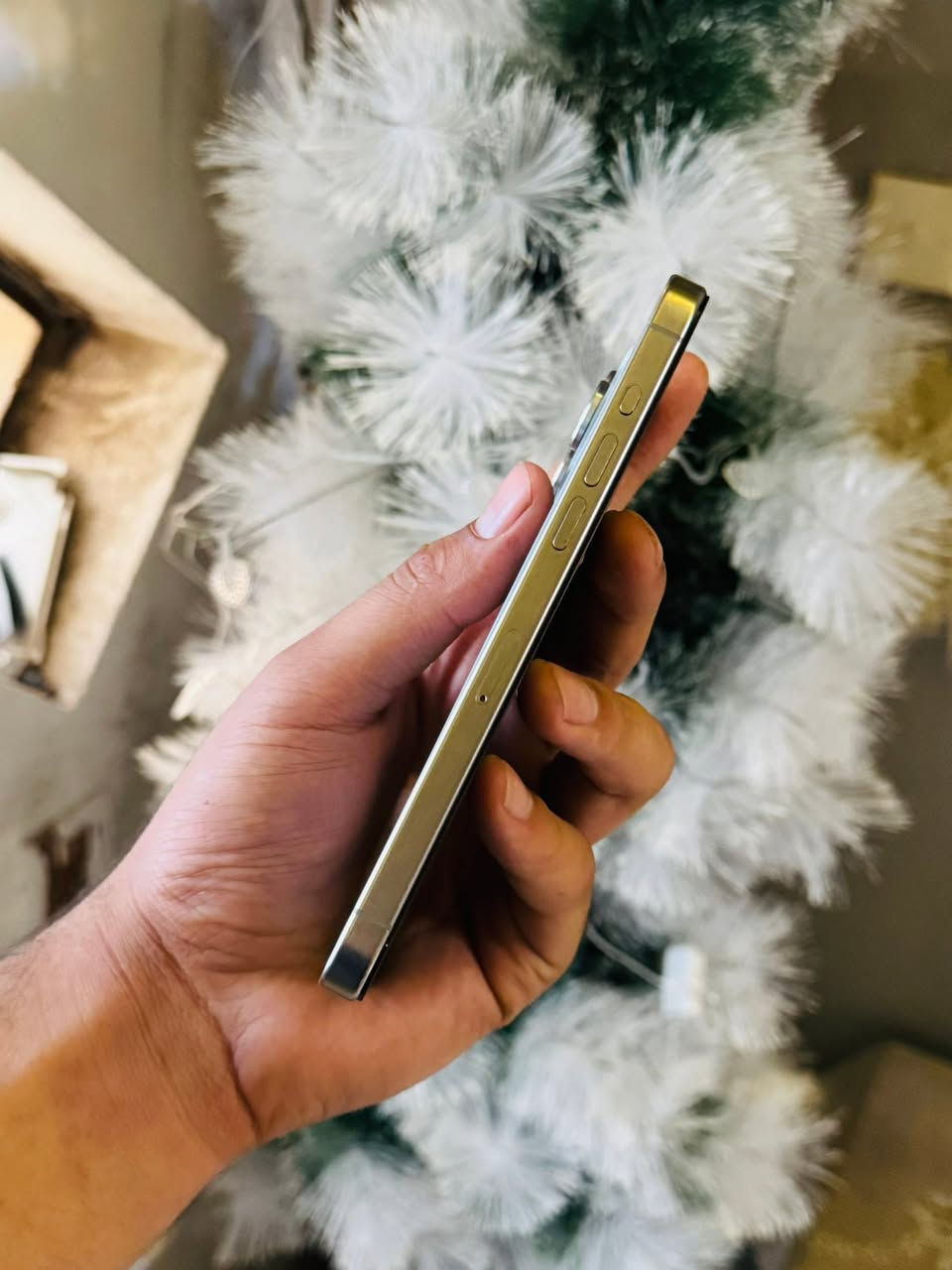 iPhone 15 pro max
ذاكره عاليه 512 
بطاريه 100 
نموذج m
جهاز مبدل شاشه نوعيه ممتازه 
كله شغال بدون خلل شرط 
سعره 625 الف 
***********
