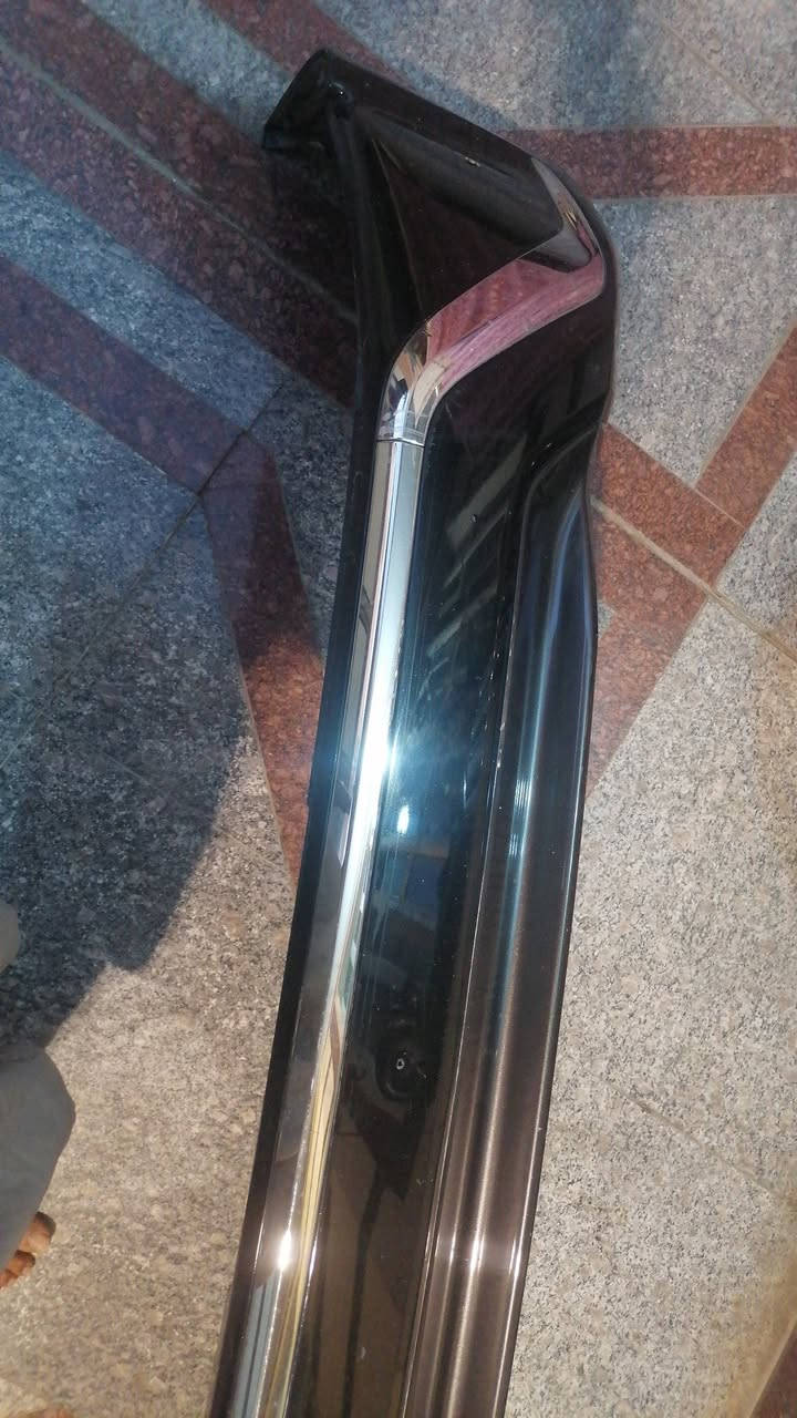 سلام عليكم غراض لاندكروز موديل ١٦ شباك ولحيه امامي وخلفي ونيكلات تخم مال مازد واقيات خلفي اصليات كلهن اصليات كلهن ب١٥٠ الف وبيهن مجال هاتف ***********بغداد
