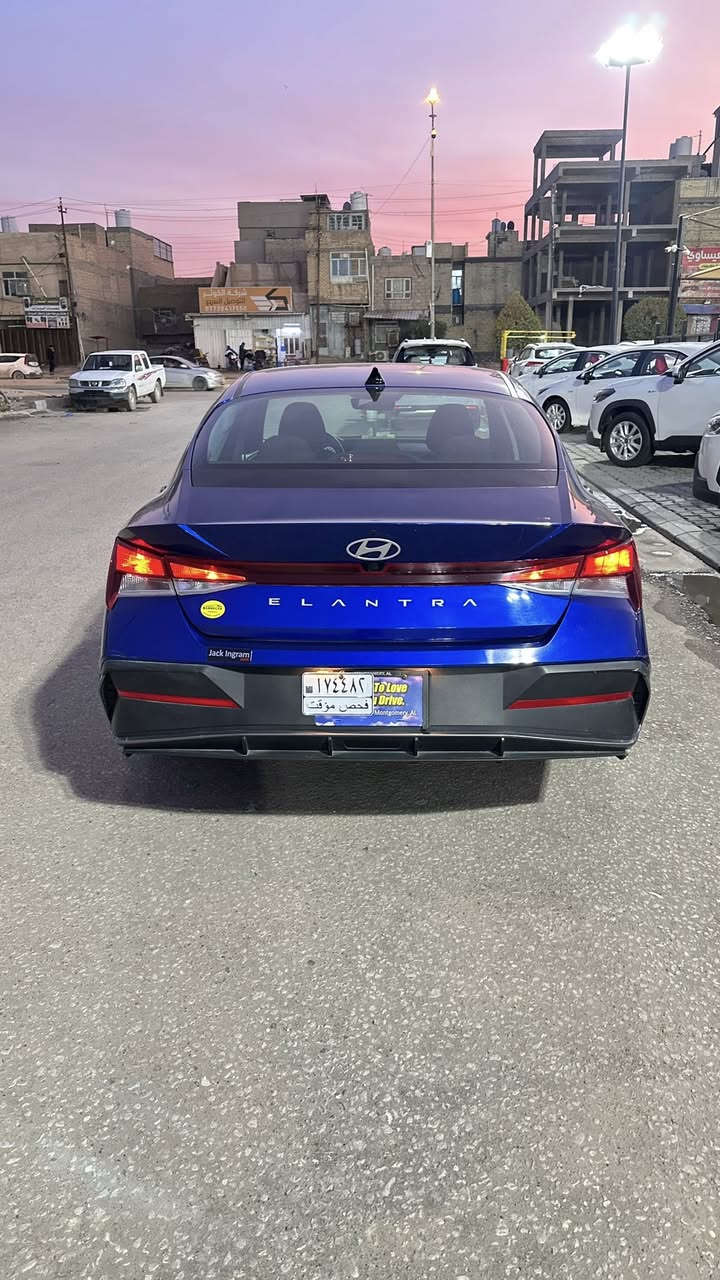 النترا 2024 نص فول 
بصمة 
شاشة ليزرية وايباد 
محرك 2000 دوش 
وباقي المواصفات المعروفة
بجم كبس برغي ما مفتوح بي 
ماشية 37 الف ميل 
ضررها 
جاملغ امامي تعديل بارد 
وحافة جاملغ الخلفي 

بيها بابين كلير من امريكا بدون حادث بس صبغ بسبب خدوش 
السعر 148 وبيها مجال للشراي 
***********
