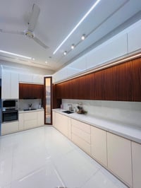 مطبخ HDF • ابواب بالون بريس • كوارتز طبيعي