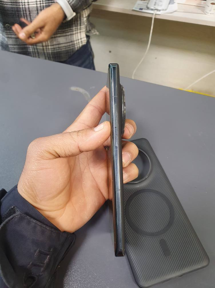 ريلمي جيتي5برو ذاكره 256عشوائبه24 شاشه سوبر امولد منحنيه بتحديث 144هرتز بصمه مدمجه بشاشه بصمه يد لاول مره بتاريخ ريلمي بصمه وجه بطاريه 5400 شحن سريع بقوه 100واط معالج سناب دراجون 8جين3يشغل 120فريم كامره 50ميكا بكسل+50ميكا بكسل+8ميكا بكسل+زوم تقريب 120x كامل ملحقاته لاصليه بيع أو مراوس حسب الرغبه عنوان بصره معقل ***********سعر 575 البصرة, العراق
