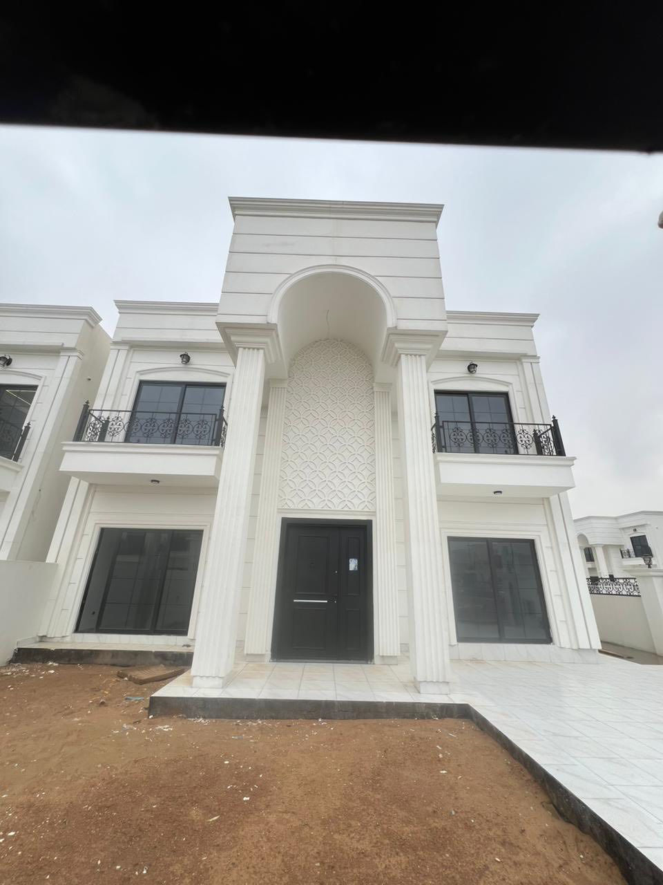 -----------------------
فیلا سفر زیرو مامستخدم  للبیع فی اربیل قریة ئارام2  بسعر مناسب جدا  مساحە فیلا 322م رکن مقابل حدیقە عل شار 15
متکون 
4غرف نوم کلها ماستر سویت// استقبال کبیر// صالە //مطبخ حار و بارد// کراج حدیقة داخلیة نظام شوفاز تبرید مرکزی دکت سقوف مغریبی و بلکون //
قریة ارام2 تقــع  علی شارع العام 120 صف ئارام۱ و Aram garddn قرب جدا من عنکاوە و شارع 100 
للاستفسار تواصلو عبر ارقام  او زور موقع شرکة عامر العقاریة 
*********** WhatsApp
