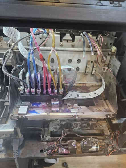 طابعة للبيع قياس ١٩٠ سم تطبع فلكس وستكر وكانفانس وغير خامات.
الطابعه يرادلها ترتيب وهيدات بس بورد شغال وشاصي نظيف.دبل هيد dx5 وياها لابتوبها وبرنامجها الاصلي .
الفديو والصور والشرح واضح 
والسعر مليون دينار فقط
 مكانها بغداد السيديه الضباط
***********
