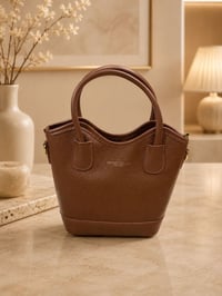 👜✨ حقائب نسائية بقمة الرقي والأناقة ✨👜 تصميم أنيق، جودة عالية، وجلد رو...