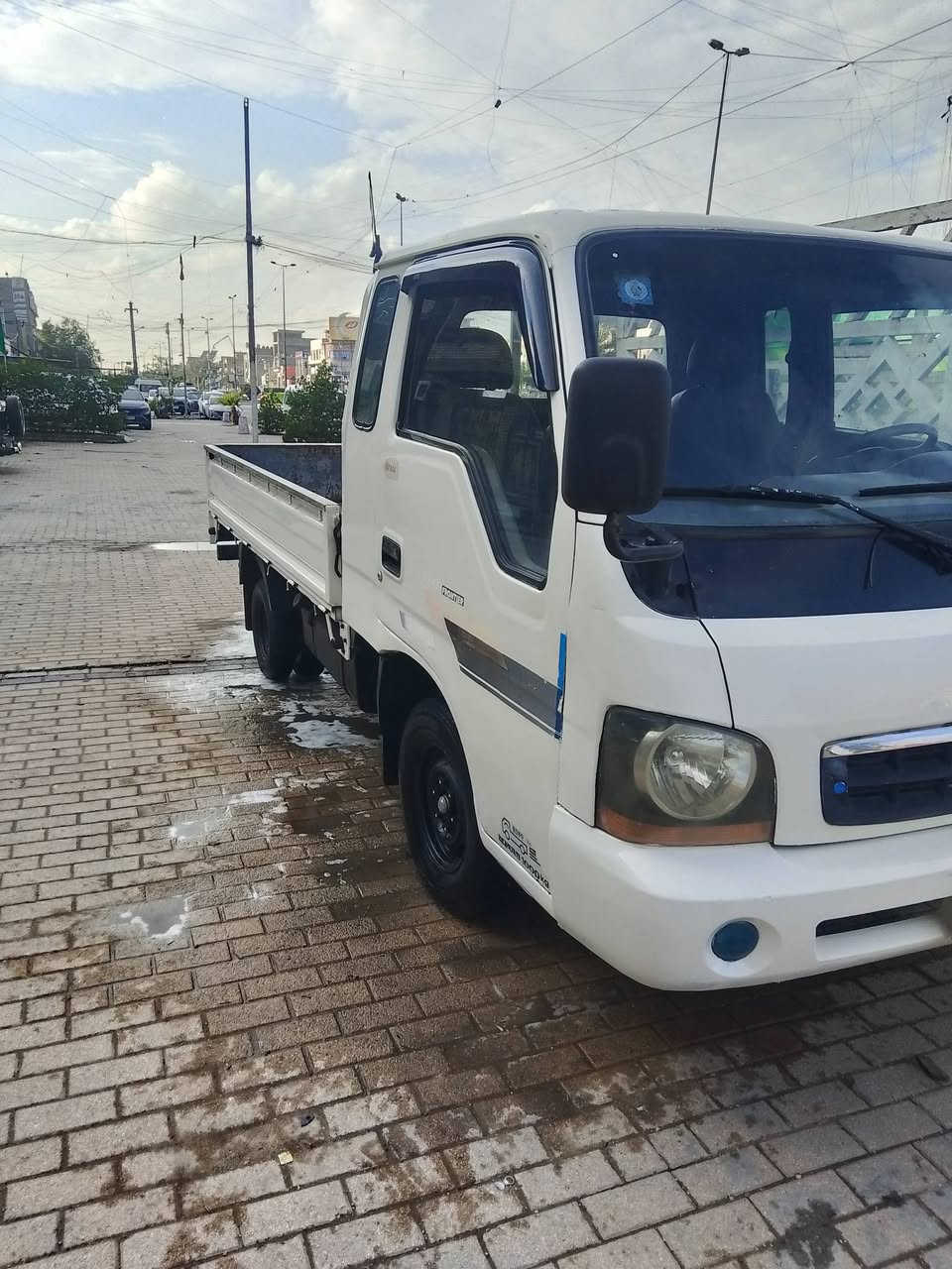 السلام عليكم كيا ام عيون للبيع موديل 2000 رقم بغداد الماني سنويه 28 مكينه 3000 مفتوح لا صرف ولا بخار مكفوله من الضربه والكص والتبديل بيهه مكانات صبغ للجماليه مكينه وكير واكسل مكفول شاصي رقم شاصي مكفول تخم تاير صدر جديد كهربائيات كله شغاله سياره جاهزه السعر 77 وبيه مجال مكاني بغداد مدينة الصدر الشراي يخابر *********** غير متواجد على الفيس
