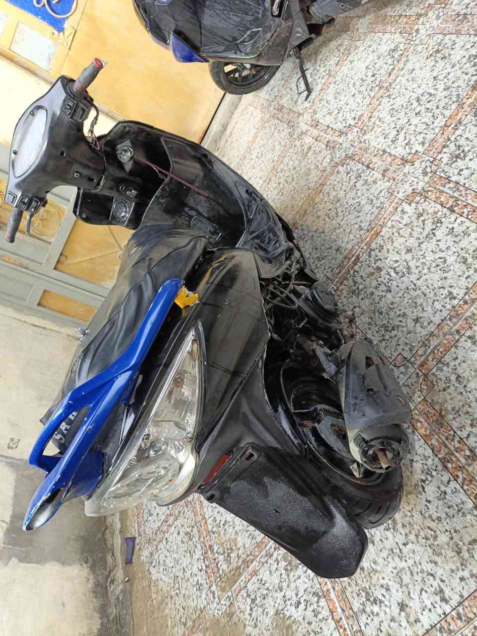 السلام عليكم
دراجه كامكو G4 للبيع
دراجه نضيفه وحلوة شلعه ومعدل خير من الله 
ما مفتوحه بلاد شرط الفحص
كهربائيات كلها شغالة 
السعر 375 وبها مجال للطيبين 
موجود واتس اب او خابرني ***********
