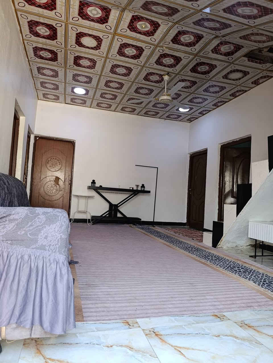 بيت زراعي للبيع مساحه ٣٠٠ على شارعين ركن/ ماء وكهرباء
البيت عكاده والسطح شغل مضبوط 
لايلون وحصو صب مضبوط مسلط
يحتوي على ه خمس غرف 
وديوان صاله ومطبخ 
البيت كله ارضيات بنسلايت ابيض 
والسقوف كله سقوف ثانويه 
بيت كبير ومرتب 
العنوان سفوان حي الامام صادق 
يكون الموقع بين مدرسة المدى الاهليه 
وقريب للجسر 
السعر ٤٨ وبيه مجال 
***********
