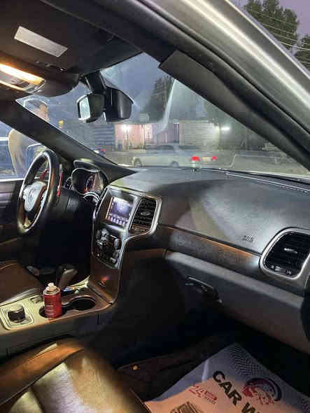 السلام عليكم جيب ٢٠١٩ اصل. ادوات كصة جنطة السيارة خليجية بالكارررررتوووون  ماشية ١٠٠ الف حقيقي  السيارة احلى من الصور  ومابيهه نقص برغي. نص مواصفات داخل. جلد اسود تشغيل عن بعد  لايت ليد اوتو ستوب بصمة  كير بالستيرن  تحكمات ستيرن فول.  متومه طبق الاصل مكانهه بغداد عارضهه ب ٩٥ مجالهه شي بسيط حك الجية ***********
