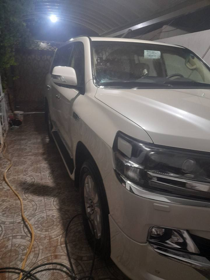 تويوتا لاندكروز 2017 خليحي GXR 
فول 1/1 السيارة  
محرك V8 حجم 4600 كفاله
كشنات اماميه كهرباء
ايرباك عدد 8
حساسات امامي خلفي
كشنات كهرباء عدد 2
بصمه وتشغيل عن بعد بلادي 
سلايت دبل ماوس مثبت سرعة
لايت اسود زنون وبخاخ لايت 
علامه لاندكروز ليزريه ب4 ابواب 
شاشه  بلادي + شاشات خلفيه
كامرات 4 360 درجه 
السياره جديده  بمعنى الكلمه بدون حادث بدون بارد 
مكفوله كفاله عامه 
ماشيه 124 كم 
رقم سليمانيه ب اسمي 
السع510  
مكاني بغداد ابو غريب 
 بي واتس 
***********
السياره نضيفه كلش مال جناي 
السياره احله من الصور ونشر الصور
معا السونار وبالخدمه اني شكرن بغداد, العراق
