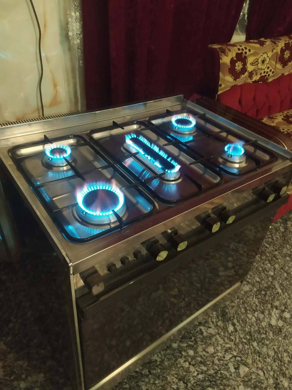 السلام عليكم طباخ مصري عشتار جديد عل وضع البلادي جدحه كلوب شوايه نضافه فول نار فول العنوان بابل مركز سعره خاص ***********
