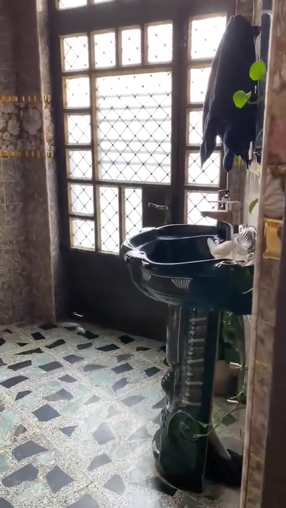 #بيت #للبيع
في التاميم الثانيه 
ركن
250 متر 
شارع 8
السعر 170 قابل للتفاوض 
طابقين اربع غرف نوم 
مكتب بارق للعقار شارع 60مقابل المول الجديد 
الهاتف ***********
