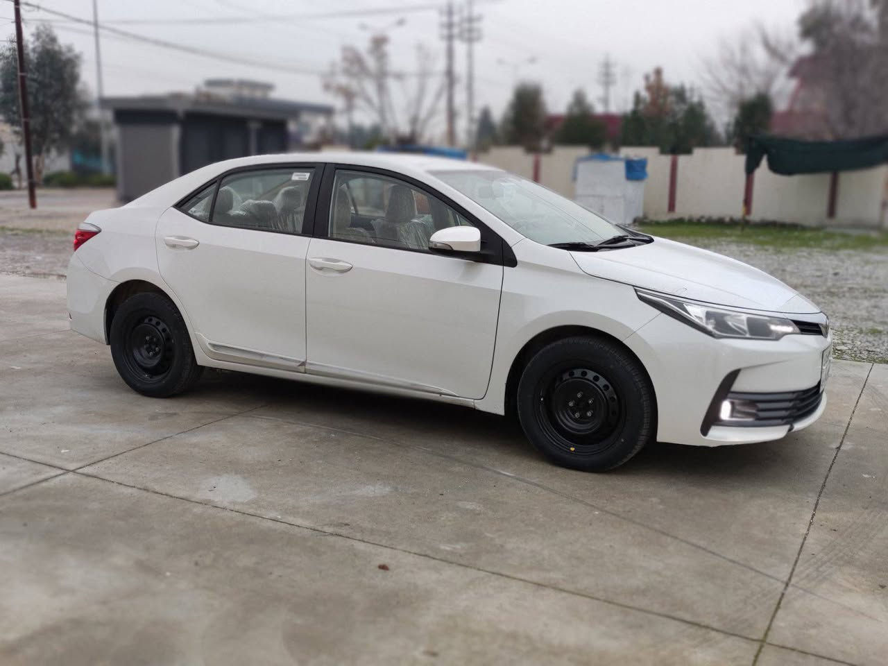 توێتا کرۆلا مۆدێل2018ی خلیجی مەکینە گەورە20
قەترە بۆیاخی نیەو بێلێدراو برغۆی نەکراوەتۆ
بەناوی خخۆمانەوەیەو وەکالەش دەکەینەوە
ه131هەزاری ڕۆشتوە 3سویچی بیلادی لەگەڵایە
تەحویلو غرامەشی بەشەرت حەفتەیەکە چوار تایەی لۆک خراوەتەژێری گێڕو مەکینەی بەشەرت نەکراوەتەوە
خراوەتە ژێری تەبریت ساردوو گەرم بەشەرت
سعریشی 153گەڵاو مەعمەلە
گەر موشتەریت تەلەفون بکە لە خزمەتام 
***********//*********** حلبجة, السليمانية
