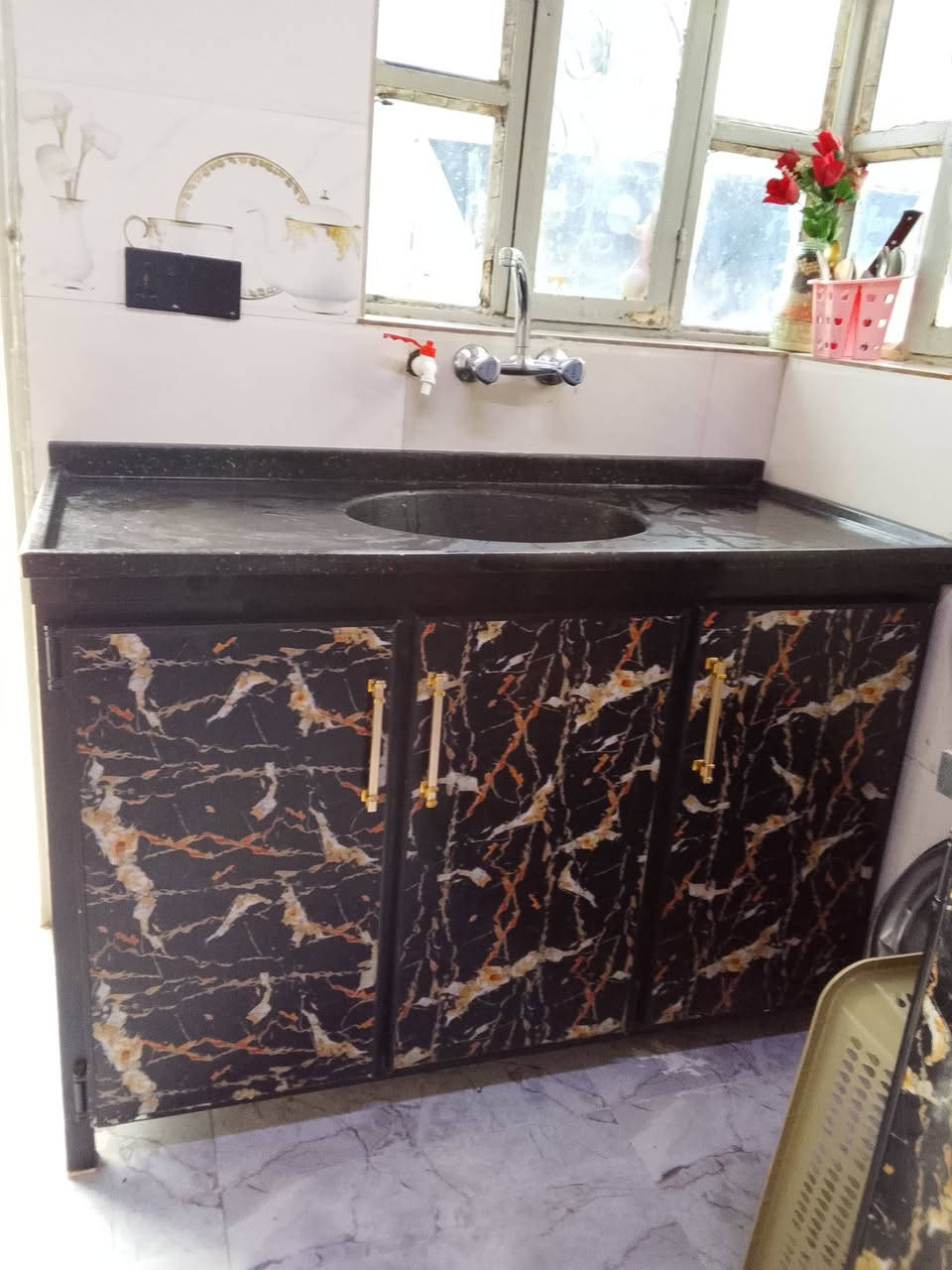 كاونتر للبيع السنك متر و30 الكاونتر مترين السعر تواصل ع رقم ***********
