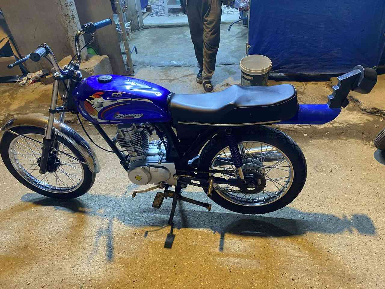 سلام عليكم دراجه للبيع مكينه متياز مديل 25 بعده جديده وما مفتوحه شلعه ومعدل وفصله ونعومه دراجه حلو وتعمير مديل 25 وشاصي نامه اصالي كلك ونصبته حلوه وياله جدد وكشن جدد دراجه حلو ومتعوب رقمي ***********
