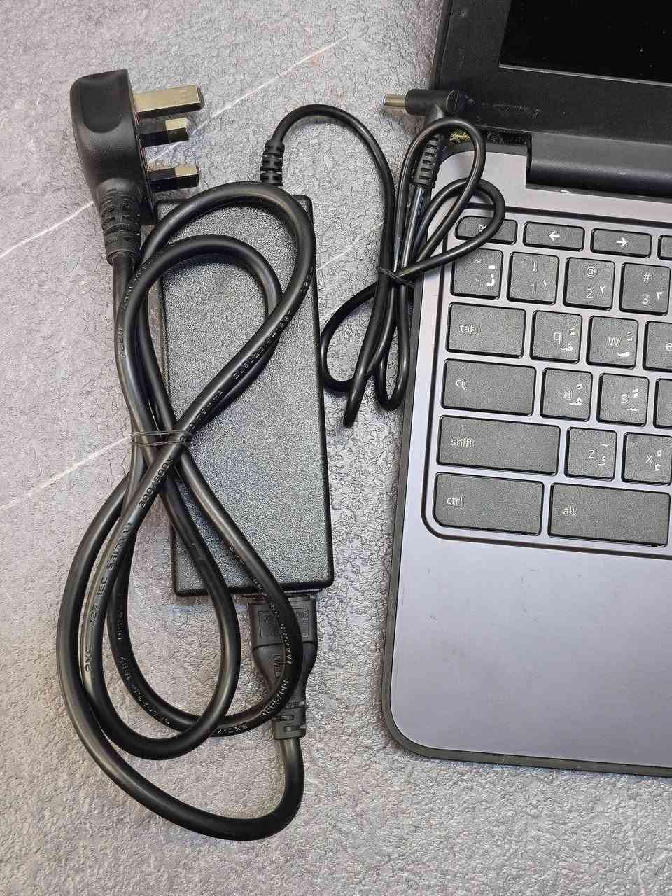 جهاز HP Chromebook، وهو حاسوب محمول يعتمد على نظام تشغيل Google Chrome.

جهاز ينتمي لفئة الأجهزة التعليمية والاقتصادية المصممة للمهام اليومية.

 المواصفات التقنية الشائعة لهذا الطراز (مثل HP Chromebook 11 G8 / G9)

المعالج: Intel Celeron (أو معالج MediaTek في بعض النسخ).الذاكرة العشوائية 
(RAM): غالباً 4 جيجابايت.
مساحة التخزين: 32 جيجابايت أو 16 جيجابايت من نوع eMMC السريع.
الشاشة: 11.6 بوصة بدقة HD.
المنافذ: يحتوي على منافذ USB-C حديثة ومنافذ USB العادية.
الاستخدام المثالي: الدراسة عن بعد، تصفح الإنترنت، مشاهدة الفيديوهات، واستخدام برامج المستندات (Google Docs / Word Online).

للاستفسار، يرجى التواصل عبر الاتصال أو الواتساب على الرقم ***********، او عبر الرابط https://wa.me/message/TZ6U44S42JMOD1
