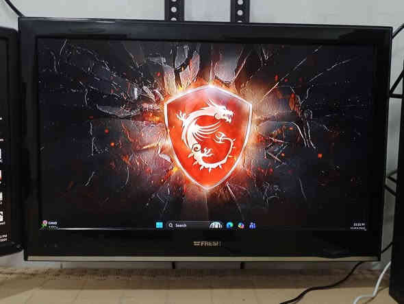 السلام وعليكم 
للبيع كمبيوتر من شركة DELL نظافة 95%

   الى اصحاب العمل المكتبي و الدراسي 
     و الى اصاحب الكيمنك و المونتاج 
     و الى اصحاب المشاريع الهندسية 

      (( السعر 350 الف و بي مجال ))

(( مكاني محافظة البصرة منطقة الحيانية ))

             (( توصيل ما عندي ))

المواصفات /

CPU : Core i5 (TM) 2400 3.00 GHz

RAM : 32 GB DDR3 4×8 1866 MHz

GPU : Radeon RX 550 8GB GDDR6

الذاكرة التخزينية :- 
SSD 256 GB + HDD 320 GB 

مجهز بنظام Windows 11 pro
اخر اصدار 25H2
+ تفعيل النظام ( تفعيل رسمي )
 ملاحظة / التجميعة كاملة من دون اي نقص 
و مجهزة بمكتبة خاصة بالبرامج و مكتبة اخرى للالعاب

الملحقات /

1 _ شاشة اصلية من شركة DELL بحجم 24 بوصة
  FULL HD 60 HZ تتحرك 360 درجة نظافة 90%

2 _ شاشة ثانوية من شركة FRESH حجم 24 بوصة
FULL HD 60 HZ ثابتة نظافة 90%

3 _ جهاز UPS من شركة KSTAR  حجم 850 
 جديد غير مستخدم نظافة 100%

4_  كيبورد كيمنك RGB حجم 60%
  +  موس كيمنك RGB 

+ كيبلات التشغيل و كيبلات نقل الصورة 

               (( السعر 350 الف و بي مجال ))

للاستفسار / 
اتصل على ***********
او راسلني خاص 
((مكاني محافظة البصرة منطقة الحيانية )) البصرة
