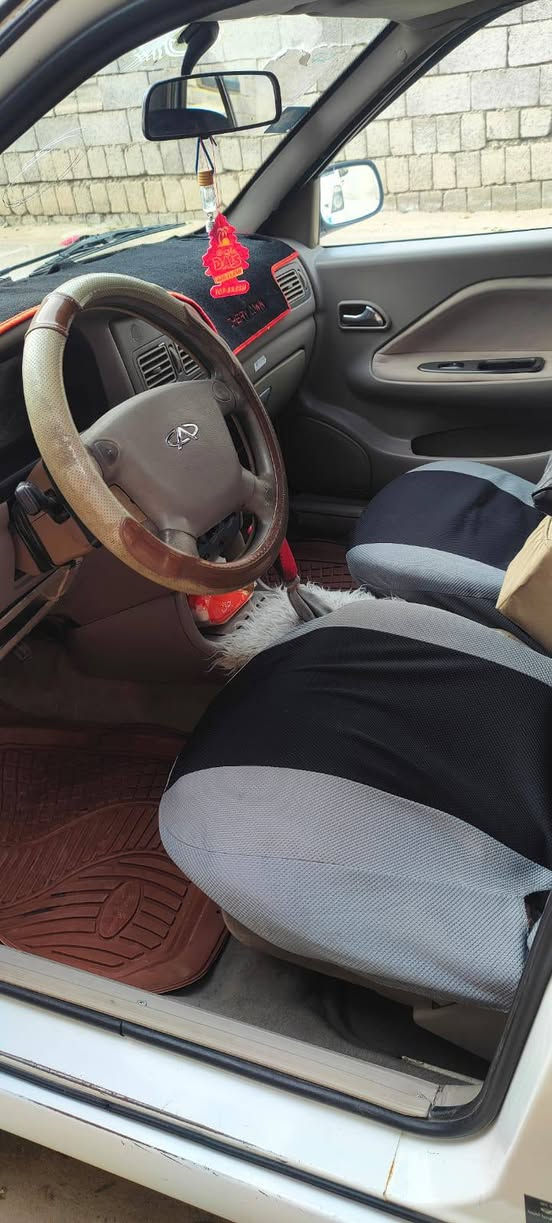 شيري كوين 2009 مكفوله من الصبغ ولدعمه محرك قبغ اسود كهربائيات كلها شغاله تبريد ثلج❄️️بدون صرف ولا بخار ورقم بغداد وبأسمي تحويل مباشر .شاشه وكامره.باتري جديد .السياره متعوب عليها ومصروف عليها ايظا فقط تحتاج تبديل دعاميه اذا تريد تبدلها وسعرها مو غالي ب 75 الف...سعر السياره40 ورقه وبيها مجال بسيط . 
مكان السياره تكريت🌹
*********** خط مفتوح وبي وتساب ومتواجد على الفيس ايظا
