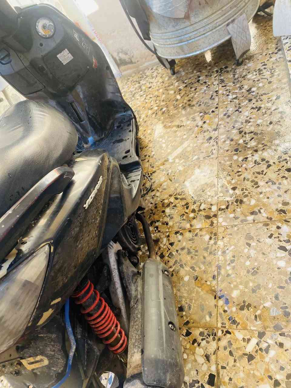 سكنس نثيه  مابيهه اي نقص كلهه شغاله الكهربائيات كلهه شغاله بيها شلعه تخوف ودرجه تشتغل نكره سلف اوهندر كلهه شغال 
قفل استرين قفل صندوق كلهه شغال مابيهه نقص 
سعرهه 350  
مكاني بل ثعالبه 
***********
