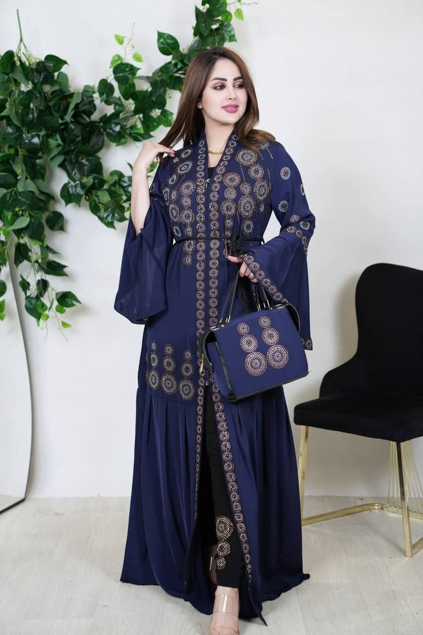 💫 عباءة خليجية من 5 قطع 💫
العباءة+ بنطلون + شال+ حزام + حقيبة👛 
🎨🎨 الألوان :- حسب الصور 
💰💰💰السعر = 35 ألف دينار فقط
💫 للحجز والاستفسار التواصل على الخاص


**إذا كنت صاحب هذا الإعلان وتريد حذفه لأي سبب، رجاءا أرسل رسالة إلى الدعم الفني**