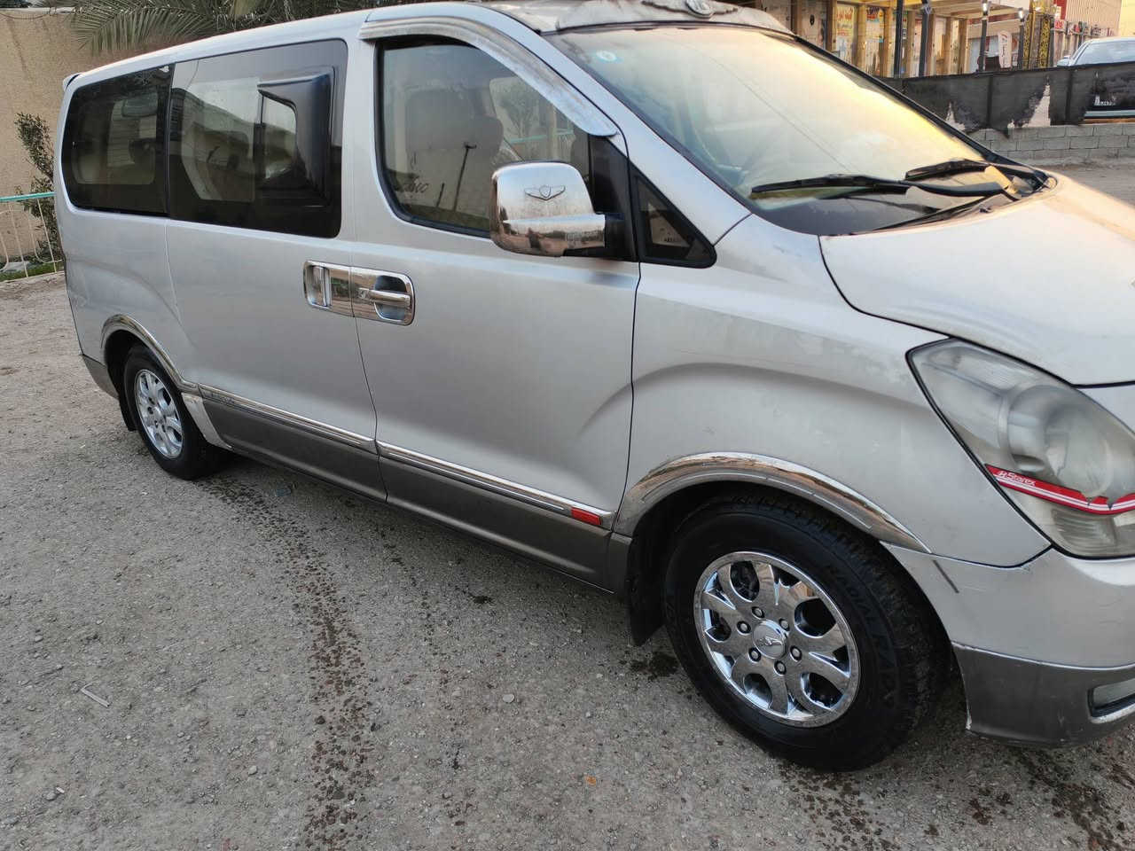 السلام عليكم..... 
ستاركس موديل 2009 حافظة سبع الوان رقم بغداد محرك مفتوح مصفرة هيئة بدون ضربة فقط صبغ باب وجاملغ  امامي عكس سايق اثر جرد كير محرك نظيف عنابر كله جدد وباتري جديد  السيارة بسمي انتبه انتبه انتبه اريد تحويل السعر ١٢٥ مكاني بغداد الدورة هاتف ***********
