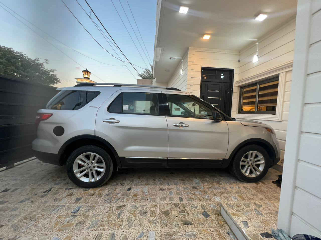 السلام عليكم
اكسبلورر 2013 فور ويل XLT 
فول مواصفات ما عدا فتحة السقف 
السيارة حادث امريكا بونيد وجامرلغ سكن بدون اي دواخل 
 
وبيها صبغ بباب الصندوق بالاضافة الى بعض الملاحظات 
رقم بغداد سنوية باسمي 
بطاقة بانزين
سعر 132 وبيها مجال 
عنوان كركوك 
تواصل واتساب ***********
