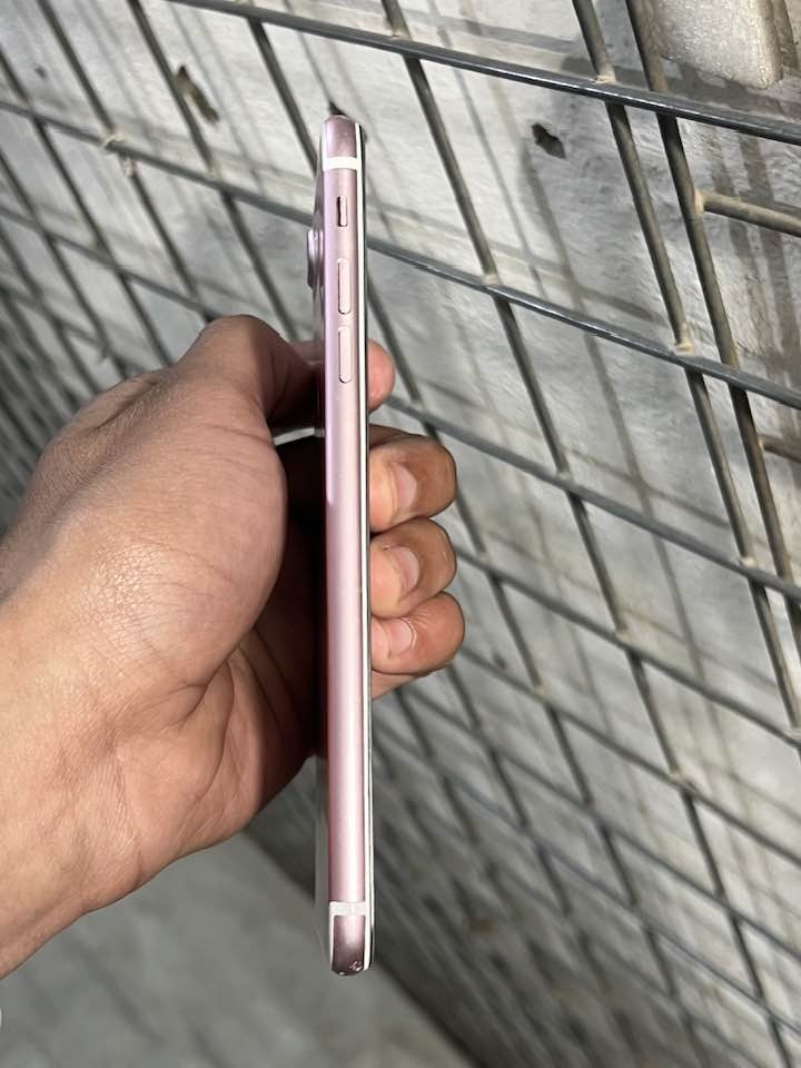 للبيع ايفون ابلس 
ذاكرة ١٢٨  جهاز مبدل شاشه فقط بطارية ٦٧ ما تصرف  شحن 
الجهاز كله شغال  فقط فقط  مايخابر  ويا حافضه ولايق
السعررررر ٧٥ ألف رقم *********** مكاني الرميثيه
