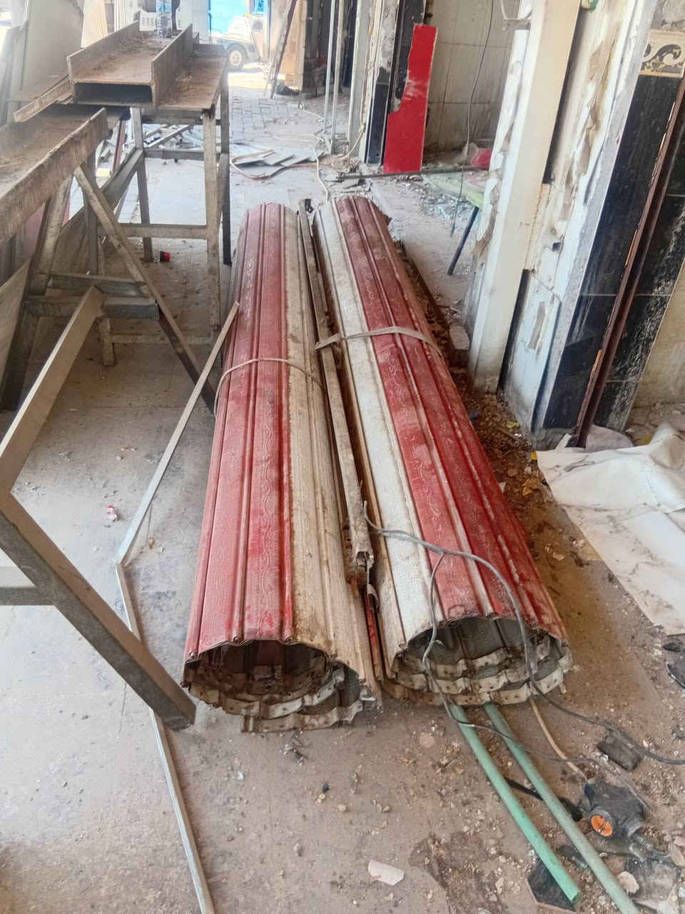 أغراض مطعم للبيع
سقيفتين كيسبان طول الوحده اربعه في ثلاثه 
جامع خانه 
شوايه دجاج
منقله كباب مال شوي
كبنكات عدد ثنين 
الي يحب يقيم ويتصل على الرقم ***********
