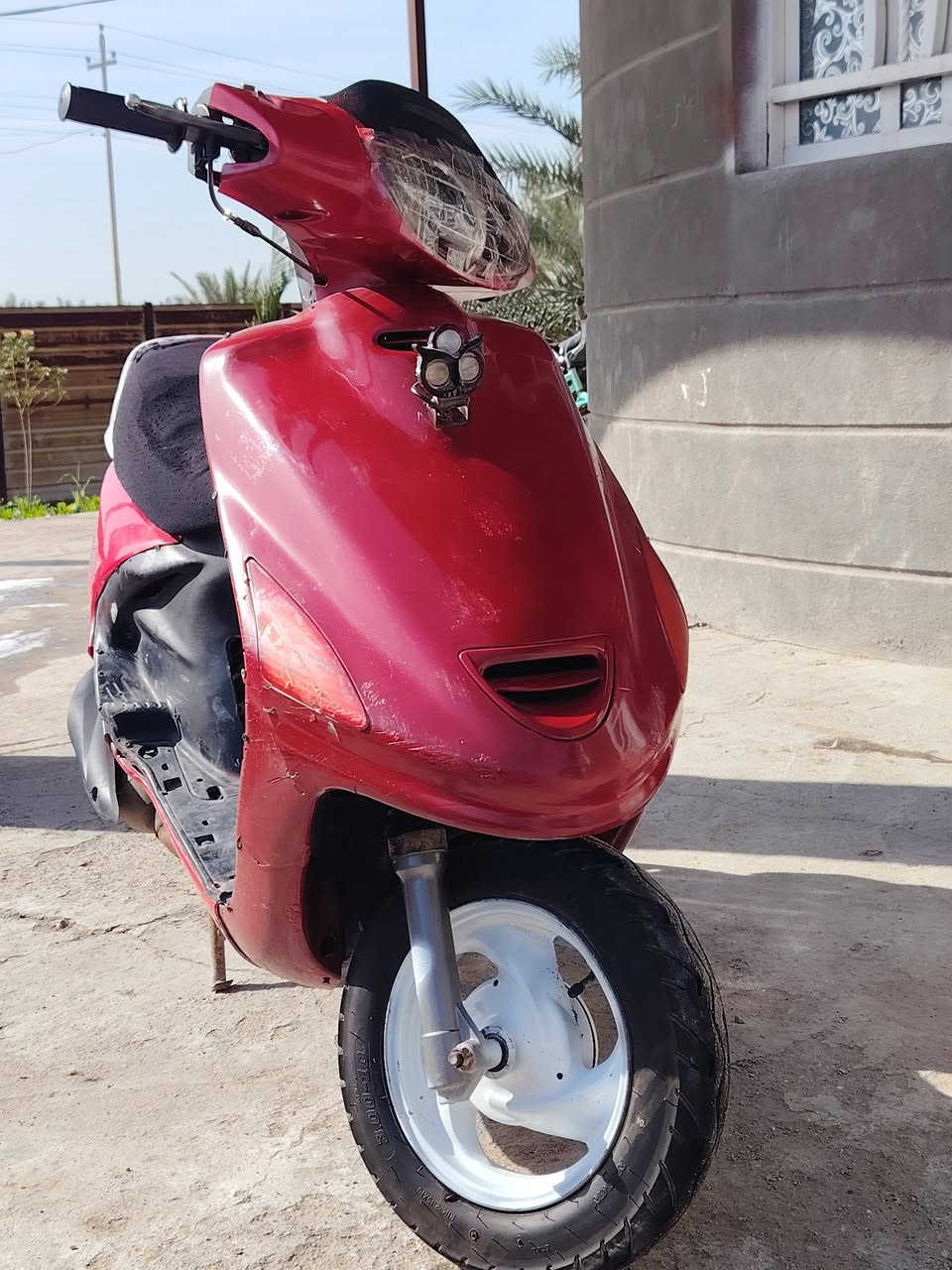 سلام عليكم دراجه فراشه للبيع دراجه شغاله كامله لايت شغال وسلف تحتاج باتري فقط عداد سرعه شغال مكاني البصره قضاء المدينه السعر 350وبيه مجال للستفسار ***********
