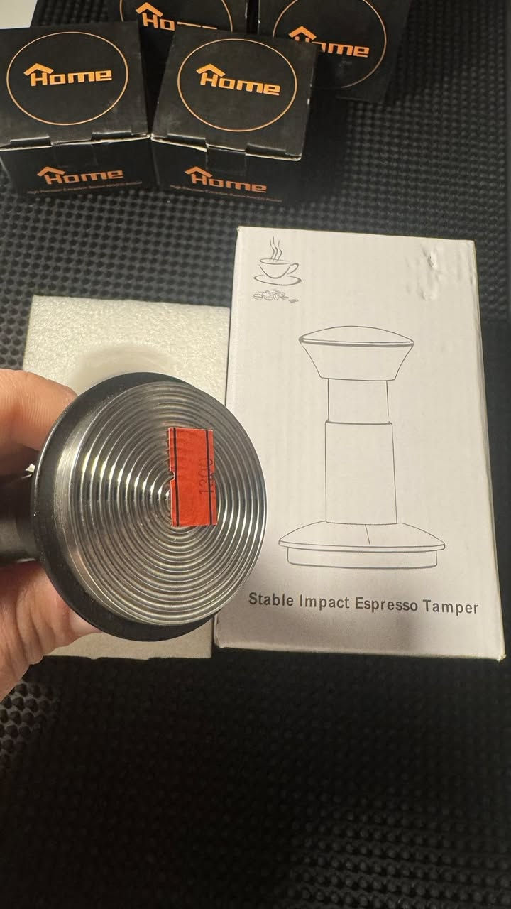 السلام عليكم
تامبر ضغط ثابت  قياس 51 / 58

تصميم بضغط ثابت: يوفر ضغطاً يبلغ 30 رطلاً (13.6 كجم) لضمان استخلاص متساوٍ للقهوة.
ثلاثة زنبركات: يحتوي على تصميم ثلاثي الزنبرك لضمان توزيع الضغط بالتساوي.
كبس عمودي دقيق: يساعد على تحقيق زاوية 90 درجة عمودية دقيقة لتحسين جودة القهوة.
سهل الاستخدام: مصمم لتوفير راحة وسهولة أثناء عملية الكبس.
السعر 35 الف 
يوجد توصيل 
التواصل خاص


**إذا كنت صاحب هذا الإعلان وتريد حذفه لأي سبب، رجاءا أرسل رسالة إلى الدعم الفني**
