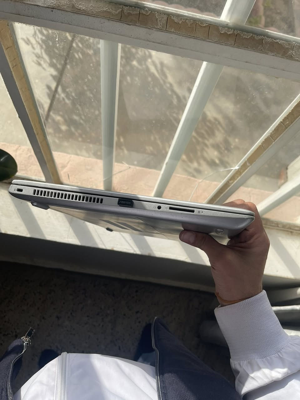 ادمن وافق لطفا
🔥 لابتوب HP ProBook 450 G5 | وحش المهام الصعبة 🚀💻
لطلابنا الغوالي (هندسة 📐، أمن سيبراني 🛡️، حاسبات 💻).. إذا تدور جهاز "لاب توب " يتحمل برامجك وشغلك وبنفس الوقت "نازك" ونظيف، هذا الـ HP هو الخيار الصح! ✨
🎯 ليش هذا الجهاز يفيدك؟ 🤔
 * 🛡️ لطلاب الأمن السيبراني (Cyber Security): المعالج جيل ثامن يدعم تقنيات الـ Virtualization بكفاءة، يعني تنصب (Kali Linux) وتطبق دروسك بكل سلاسة وبدون تعليق. ✅
 * 📐 لطلاب الهندسة: يشغل برامج التصميم مثل AutoCAD و SketchUp بأداء مستقر جداً بفضل الرام الـ 8 جيجا. ✍️
 * 🎮 لأهل الألعاب (Gaming): يشغل الألعاب المشهورة اللي تحبوها:
   * PUBG Mobile 🔫 (سلاسة بالمحاكي).
   * Valorant 🎯.
   * League of Legends (LOL) ⚔️.
   * CS:GO 💣.
✨ المواصفات الفنية (الوحش):
 * 📟 المعالج: Core i5-8th Gen (الجيل الثامن) - قوة وسرعة خرافية. ⚡
 * 💾 الرام: 8 GB - تنقل بين البرامج بلمحة بصر. 🚀
 * 💽 الهارد: 256 GB SSD - ينهض الويندوز بـ 5 ثواني بس! ⏱️
 * 🖥️ الشاشة: 15.6 انج - دقة ووضوح عالي، مريحة للعين بالشغل الطويل. 👁️

✅ الضمان:
 * 🛡️ الضمان: ضمان استبدال لمدة ١٠  ايام  في حال وجود أي خلل مصنعي (تشتري وأنت مطمئن). 💯
 * 🚚 التوصيل: متوفر لكافة محافظات العراق 🇮🇶 بـ 5,000 دينار فقط. 📦
راسل الصفحة 
#HP #ProBook #CyberSecurity #Engineering #AutoCAD ##العراق #لابتوب #Pubg #لابتوبات_العراق 🇮🇶


**إذا كنت صاحب هذا الإعلان وتريد حذفه لأي سبب، رجاءا أرسل رسالة إلى الدعم الفني**