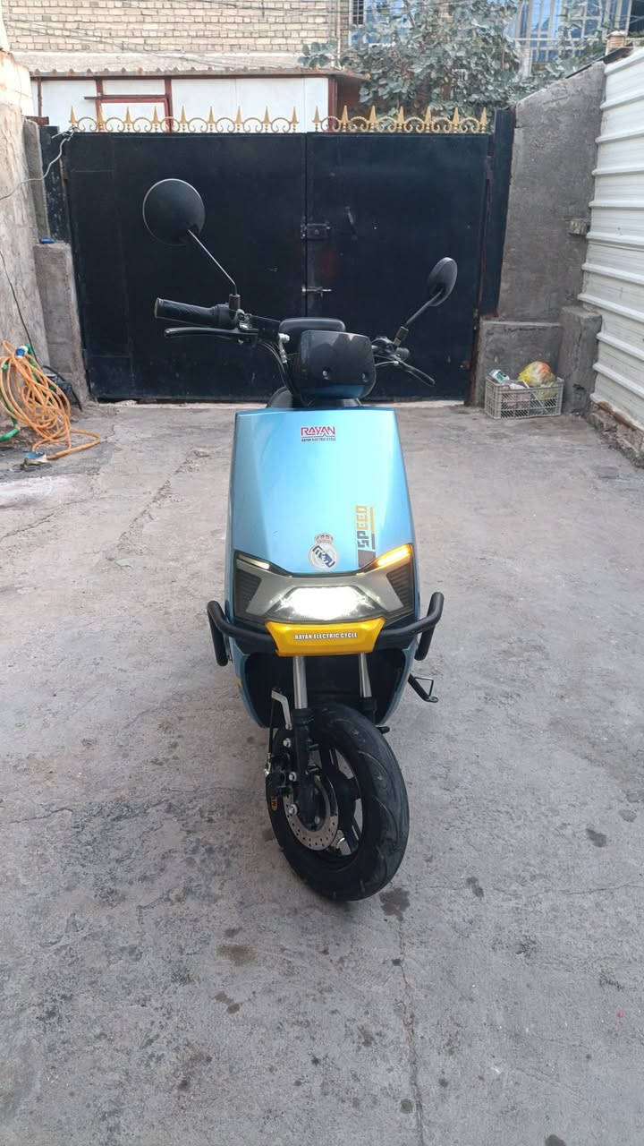 سلام عليكم
دراجه شحن دراجه 
حلوة حيل وكملة ونضيفه
وما نقصه شي سويج عدد2 بيه 
6بطريات دراجه تخبل مكان بغداد ***********
