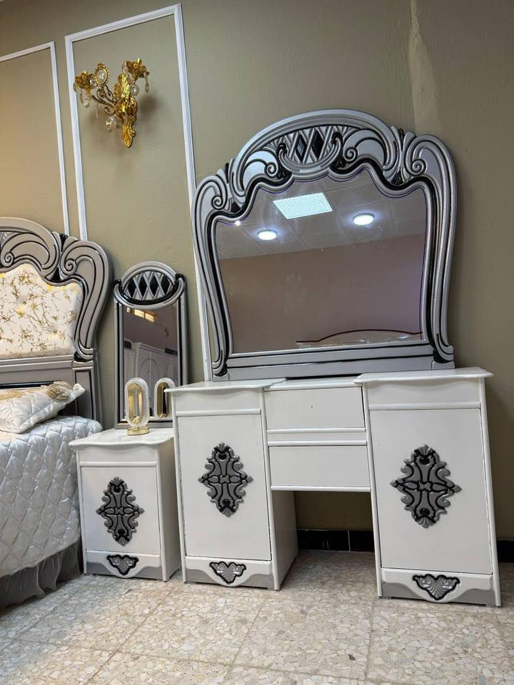 غـرف نـوم بـتـصـامـيـم جـديـدة صـاج عـراقـي 

متوفر الان موديل جديد .
غرفه نوم داخل معاكس خشب 3 ملم
خارج تحفير CNC انديف 5 ملم

الصبغ حراري درجة اولى

6باب  متكونه من 9قطع

زاويه تصميم كنتوري بارتفاع الكنتور

السرير بلاويد اسود 6ارجل

قياس الكنتور ارتفاع 2.40 وعرض 3.20

النقل والشد مجاناً داخل بغداد 
 
الـك حـق نـتـصل بـيك ثانـي يـوم من الـحجز نـفـتح ويـاك كـام تـشـوفـة الـغـرفـة كـاملـة وبعـدين اذا ثبـت الـحجز واذا وصـلتك مـو مـثل ما تـريد الـك حـق تـرجعهة

للحجز والاستفسار خاص واتس اب wa.me/9647725972961
