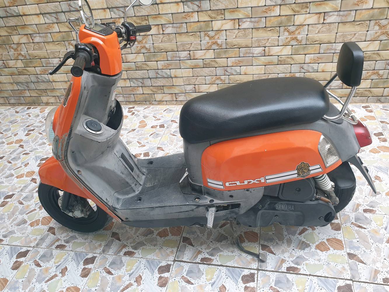 السلام عليكم
ماكس بوليس 2009 نوزل عداد الكتروني

ختم واحد وي المكينة

صارلها 3 اشهر طالعة من المعرض

برغي مامفتوح بيها الدراجة

كفرات بلادية مصبوغة برتقالي بلاد

اللون القديم رصاصي ومصورة

اكفلها من السرقة
زوج وياله وي دراجة انطيك ياهم

عوزها كم شغلة كمالية لا اكثر

السعر 750  وبيها مجال 

***********

واتساب او ماسنجر متواجد
