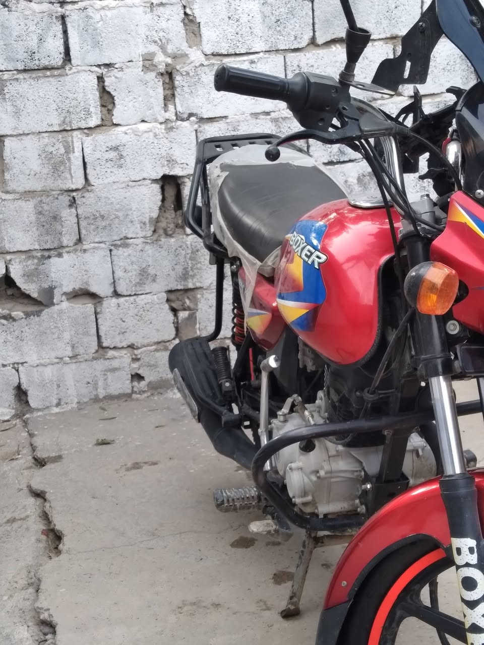 سلام عليكم بوكسر مديل 22 كفاله عامه جديد جديد جيب وياك فيتر وتعال دراجه مامشتغله دلفري ابدددددد
كفاله عامه مرقم ديالئ دراجه ماشية 11 الف حقيقي 
السعر مليونين و ١٥٠ وبيه مجال حك الجيه لو تفر بغداد كله متلكه مرقم جديد بهيج سعر 
العنوان البياع تقاطع درويش 
الهاتف. ***********
اليحب يسولف لا يتصل بس الشراي يتصل
