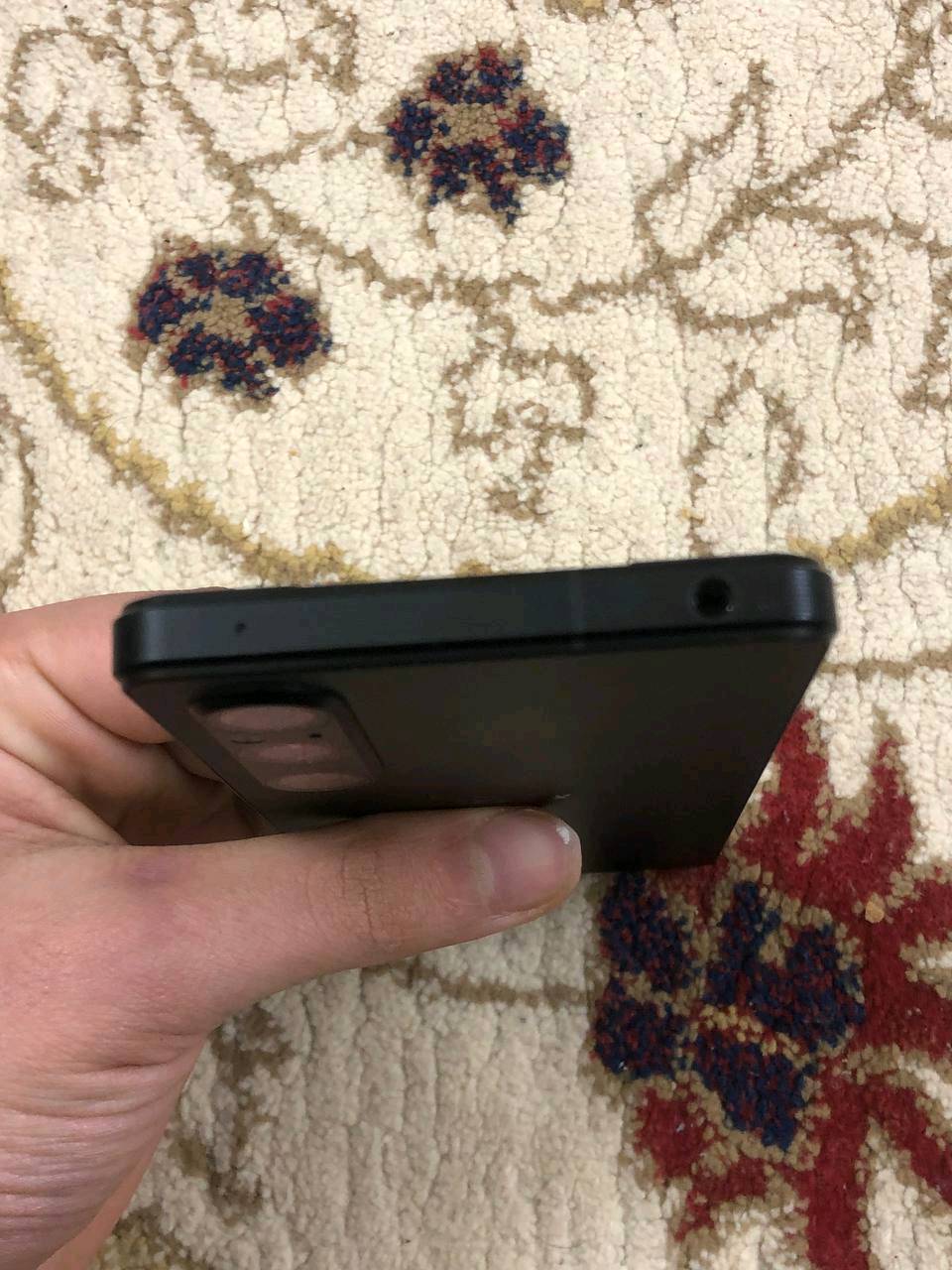 كركوك 
حي عدن 
Sony Xperia 1 v 
كل الالعاب 120 فريم
كاميرا سوني معروفة
بطارية 5000
معالج snapdragon 8 gen 2 وحش الالعاب 
شاشة 4k OLED مستحيل تلگاها بغير تيليفون 
ذاكرة 256 رام 12 وتكدر تضيف مساحة تخزين إضافية 
مدخل سماعات 