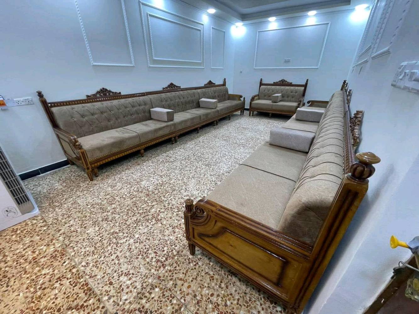 🔥💥 ديوان صاج زان روماني – تحفة تراثية بلمسة حضارية وفخامة لا تقاوم! 💥🔥
هل تبحث عن ديوان يجمع بين الأصالة والفخامة والمتانة العالية؟
إليك ديوان الصاج من خشب الزان الروماني الفاخر، مع لمسات داخلية من خشب چام روسي وصبغ حراري متقن – تصميم تراثي أصيل مع لمسة حضارية تجعل مجلسك يلمع بالأناقة والجمال.
💎 مميزات ديواننا المذهل:
خشب زان روماني أصلي: متانة وجمال طبيعي يزيد مع الزمن.
خشب داخلي چام روسي فاخر: يدعم الهيكل ويضفي قوة وفخامة إضافية.
هيكل صاج قوي جداً: يتحمّل الاستخدام اليومي بدون أي خدوش.
صبغ حراري عالي الجودة: لمعان دائم وحماية الخشب من التلف.
تشطيب نظيف ومثالي: يظهر كل تفصيلة وزخرفة بشكل فخم.
تصميم يجمع بين التراث والحداثة: مثالي للبيوت، المجالس، والدواوين.
راحة جلوس لا مثيل لها: لكل الأعمار، تجربة جلوس فاخرة. – استثمار يضمن لك متانة، أناقة، وفخامة تبقى سنين طويلة.
📍 بغداد – البياع الدوانم
📞 ***********
✨ لا تضيع الفرصة! احجز ديوانك الآن، وخلّي مجلسك يحجي عن ذوقك الرفيع والفخامة الحقيقية.
🚀 ديوان الصاج زان روماني مع خشب چام روسي وصبغ حراري – تحفة لا يمكن لأي مجلس الاستغناء عنها