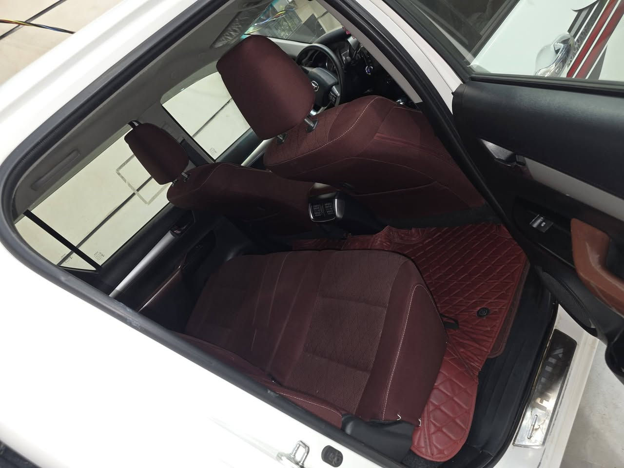 للبيع تيوتا هايلوكس 2022 وتماتيك
ساز ماشيه 125الف للاتصال والاستفسار 
***********
