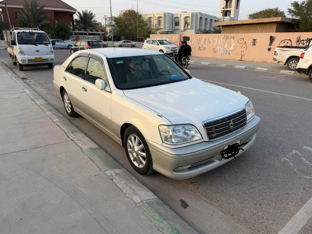 مةليكة ساق ٢٠٠٣ ٢دةستي كردوة
مةكينة كةورة سفرة بةنزين كةم اخوات
٣دوكمةية 
1بارجةي اورباية
٤تايةو ويلي لوكي لةژيرة
سبيري دانةكيراوة
ايستاش بوني شةريكةي ديت سيارةكة
سعر٧٦$
كورينةوش دةكةم
سيارةكة ٢٥٠دينار مسروفي تيانية
زور لةوينةكة جوانترة
*********** السليمانية, العراق
