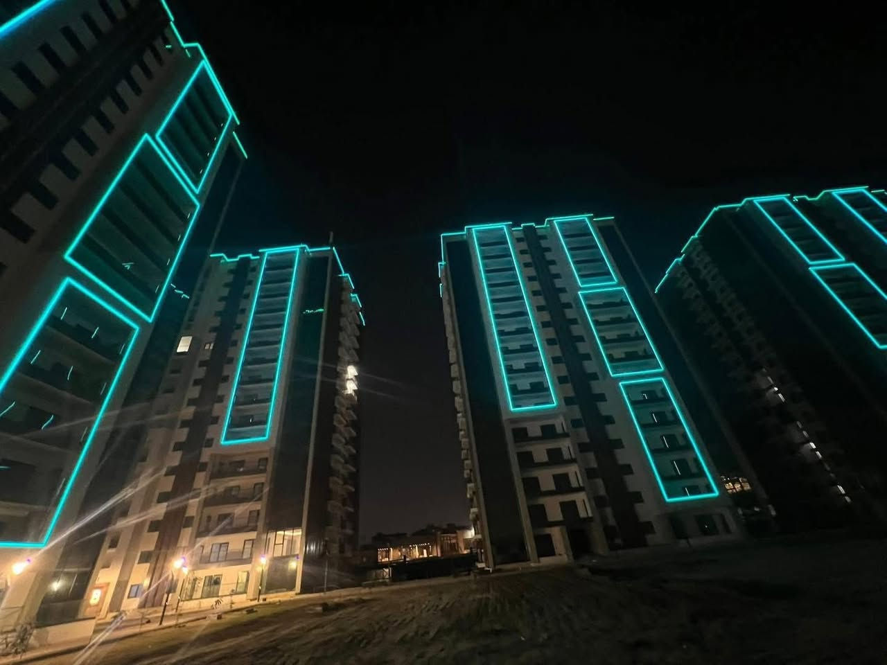 اهم وانسب عروض للبيع ( نقد ) بأهم #مجمعات_بغداد :
( اليمامة - الخلود - الرويال - الروان - بسكولاته - ايادي العدل - ايادي الكاظمية - اسد بابل )
حصرياً { عمار الراوي } : (( *********** )) ❤️

1- شقة للبيع في #مجمع_اليمامة_السكني 
بناية A3 طابق 6 من اصل 9 طوابق
اطلالة حديقة
مساحة 129م صافي ( غرفتين نوم )
شقة نظيفة جداً مع ديكورات و اضافات كثيرة 🎁 
بسعر 260 مليون فقط

————————————————————————

2- شقة للبيع في #مجمع_ايادي_بسكولاته_السكني 
سند طابو صرف بمساحة 163 م
3 غرف نوم واحدة ماستر 
ارضية مبدلة مرمر وديكورات عصرية
العمارة 14 طابق خامس اطلالة داخلية
بسعر مناسب جداً

————————————————————————

3- شقة للبيع في #مجمع_ايادي_العدل_السكني 
مجاور محكمة الكرخ - شارع الربيع 
مساحة 140 م
غرفتين نوم
طابق 3 اطلالة خارجية
جاهزة للسكن ونظيفة جداً 
بسعر 255 مليون

————————————————————————

4- شقة زيرو و جاهزة للبيع
في #مجمع_ايادي_الكاظمية
جكوك - قرب جامع قمر بني هاشم
مساحة 145م
غرفتين نوم
طابق خامس
اطلالة داخلية على الحدايق والنافورة
جاهزة للسكن وخدمات كاملة
بسعر 225 مليون فقط

————————————————————————

5- شقة للبيع في #مجمع_الخلود_السكني 
خدمي حي العدل - مقابل جامع ام القرى
الشقة طابق 12 اطلالة حي العدل 
مساحة 193م
3 غرف نوم و 3 حمامات…
سند طابو صرف
بسعر حصري ومغري جداً

————————————————————————

6- بيت للبيع في #مجمع_اسد_بابل_السكني 1
ابو غريب - شارع الزيتون
بيت بمساحة 250 متر
4 غرف نوم بموقع مميز جداً
جاهز للأستلام
بسعر 490 مليون فقط
بيت مميز بسعر اقل من سعر البيت العادي 

————————————————————————

7- شقة للبيع #مجمع_الرويال_السكني 
المنصور - البيجية
شقة بمساحة 161 م
بناية R1 طابق رابع
غرفتين نوم …
جاهزة للسكن او للمستثمرين جاهزة مع المؤجر جاهز
بسعر 318 مليون 

————————————————————————

8- شقة للبيع في #مجمع_الروان_السكني
حي الحسين - قرب شارع المطار 
شقة مساحة 200 م
3 غرف نوم واحدة ماستر 
بناية R7 طابق 13
بسعر 340 مليون فقط 

————————————————————————

كن الاول بحجز او شراء او الاتصال على احدى العروض الحصرية وبخدمتكم ❤️ : 
***********
.
لدينا عروض حصرية اخرى ، كما و يمكنكم عرض شققكم بإرسال تفاصيلها على واتساب 
.
.
.
.
.
.
.
.
.
.
.
#عقارات #بغداد #العراق #استثمارات #دليل_مجمعات_بغداد_السكنية #شقق_للبيع #بيت_للبيع
