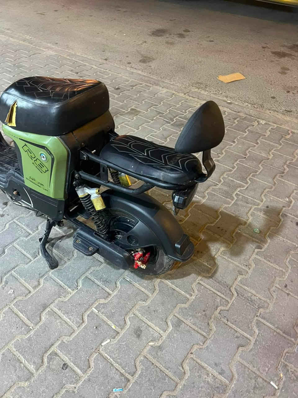 درجاه شحن ار ٨ حلو ونضيف نضفته ١٠٠/٩٠
بطارياته حلوات زينه كلشي شغال بيه بريك امامي وره شغال 
اشاير سعره 250 بيه مجال حك الجيه غليل 
مكاني البصره ابو الخصيب رقمي ***********
