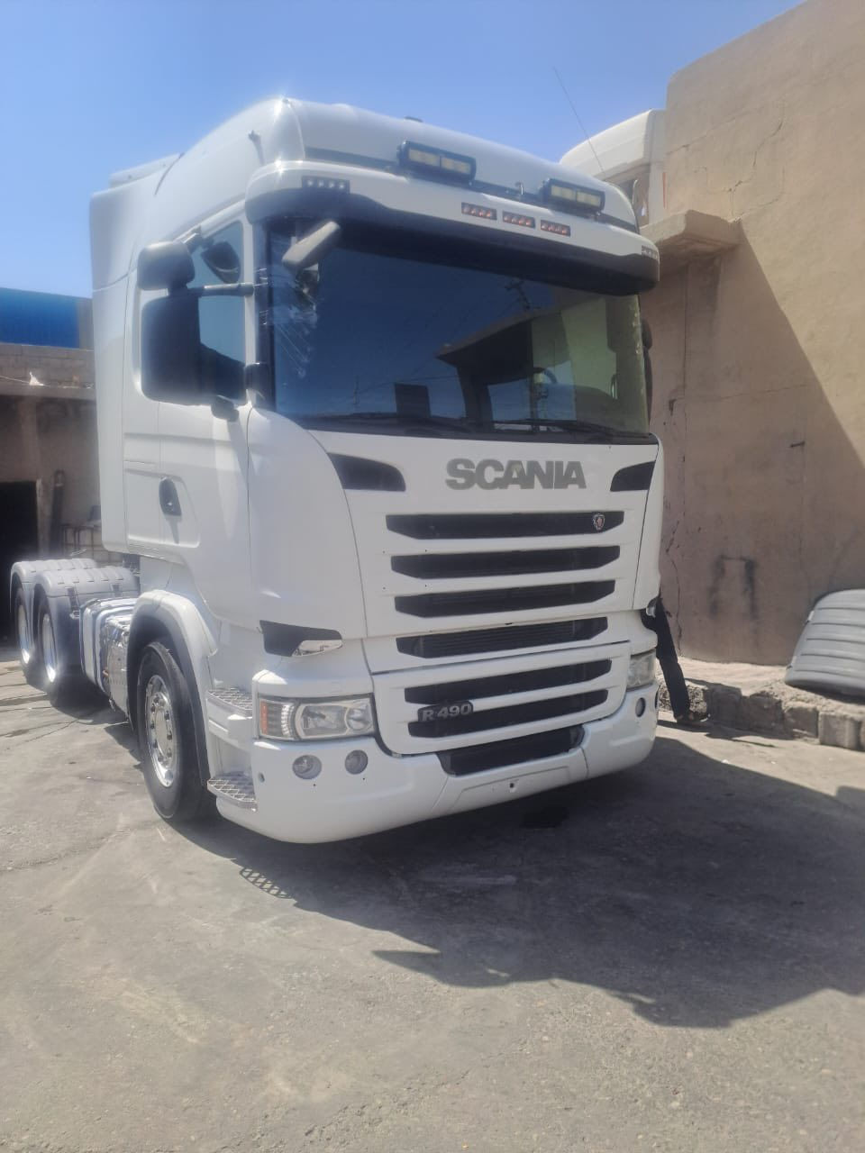 سلام عليكم اللبيع كاسحة وزحانف مال سكانية 2016 جداد شخط ما بيهن مكفولات بدون ربل لاسود السعر 6 ورقات بيه مجال قليل لاستفسار عل رقم ***********
