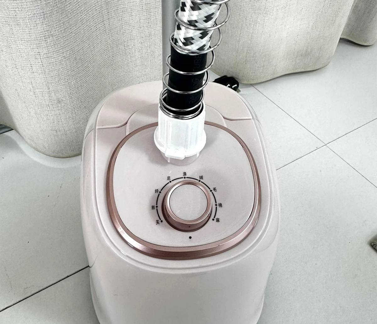 مكواة البخار العمودية LIBRONIC LC-26 👕💨

🔥 تسخين سريع وبخار قوي يزيل التجاعيد خلال ثوانٍ!

💦 خزان كبير 1.6 لتر لتشغيل طويل دون تعبئة متكررة

👚 آمنة على كل الأقمشة – من الحرير إلى الجينز

💪 تصميم عملي بعلاقات وعمود قابل للتعديل

🧤 مع قفاز وملحقات كاملة لراحة وأمان أكبر

الأناقة تبدأ من التفاصيل… والبخار سر الإطلالة المثالية 🌟
يتوفر خدمة توصيل لكل المحافظات 🚙 بغداد, العراق


**إذا كنت صاحب هذا الإعلان وتريد حذفه لأي سبب، رجاءا أرسل رسالة إلى الدعم الفني**