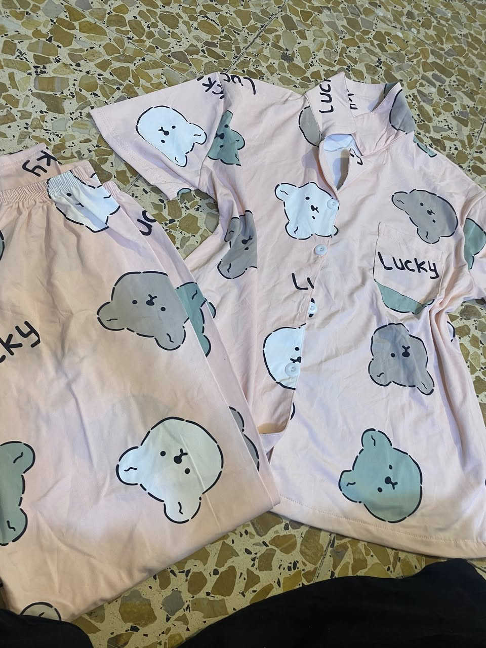 السلام عليكم تراك نسائي 16قطعه ابيعهم شلعه كلهم فري سايز الحد وزن 80 يلبسون


**إذا كنت صاحب هذا الإعلان وتريد حذفه لأي سبب، رجاءا أرسل رسالة إلى الدعم الفني**