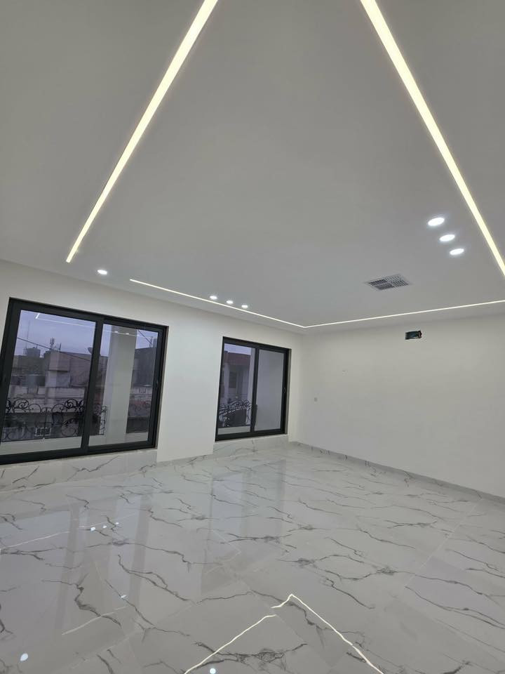 بيتان متجاورتان جديدتان صفر غير مسكون   للبيع
طابو_باسم شخص واحد للبيع 

مساحة كل البيت ١٢٠ متر

🌷🌴 مواصفات (نظام دكت مركزي |نظام الكاميرات | سقوف المغربية | استربول)

يتكون البيت من الطابقين طابق الاول يحتوي على (غرفة الضيف/غرفة النوم /مطبخ بارد و حار/ صحيات/هول داخلي/كراج )

اما الطابق الثاني يحتوي على (غرفتين نوم/صحيات/حوش خارجي)

علما بناء البيت من المواد درجة اولى 

موقع تسعين / بداية حي البعث قرب مدرسة حمزة بن عبد المطلب 

للسعر و الاستفسار اتصال على الرقم 

او كتابة كلمة تم ليصلك السعر

***********☎️
