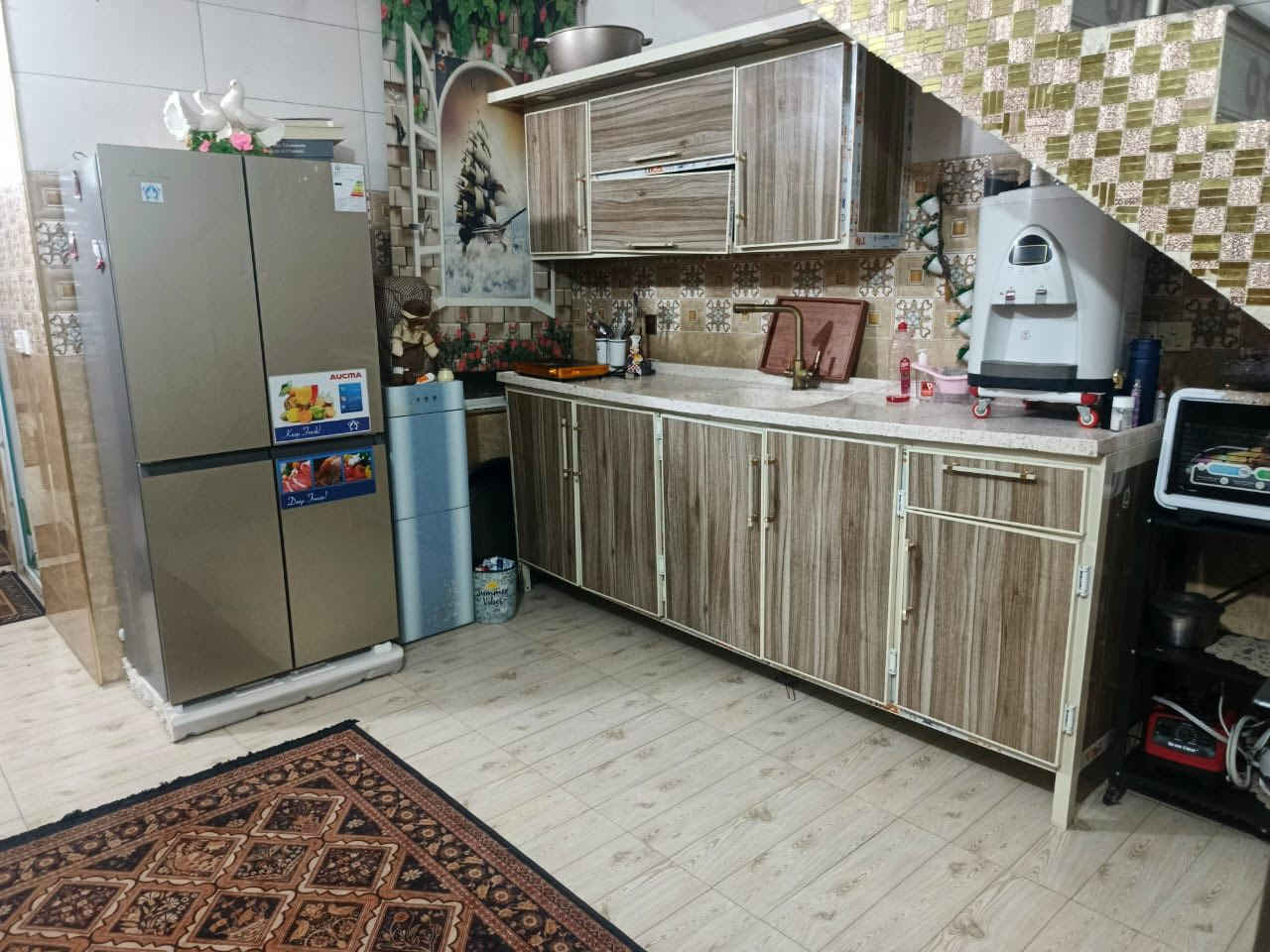 السلام عليكم اخوان دارللبيع مساحه  85 متر بناء حديث يقع في الشعب حي العقاري عرض الشارع 40 متر بعد مطعم حجي عادل او مصور الكنز يحتوي على 4 غرف نوم وخدمات عدد3 واستقبال وبيتونه وسطح امامي للاستفسار والطلب الاتصال على الرقم *********** 
ملاحظة اخوان يرهم مراوس بفرق محتاجين نقد 
علما ان سعر العقار 230 قابل للتفاوض
