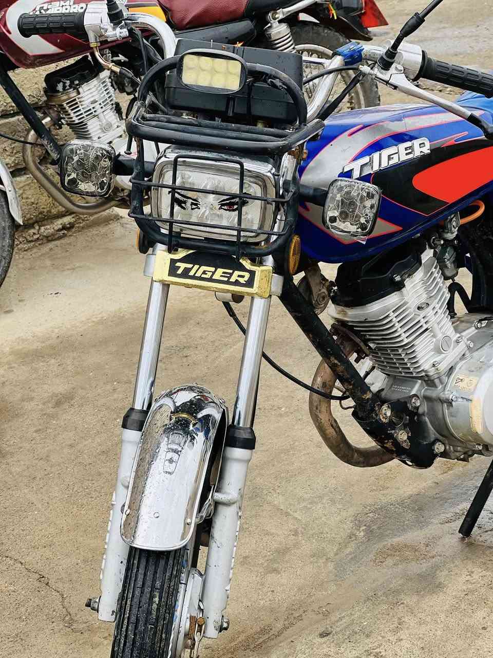 السلام عليكم دراجه 21 تايكر مرتبه  واحلا منن الصوره محرك ناعم  مبدل بيه ولفات فقط  سعرها 350


**إذا كنت صاحب هذا الإعلان وتريد حذفه لأي سبب، رجاءا أرسل رسالة إلى الدعم الفني**