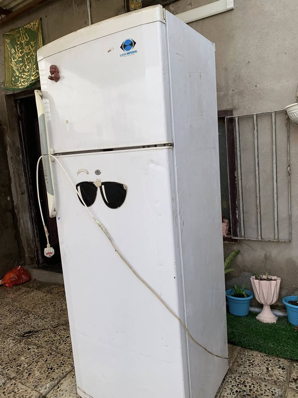 ثلاجه للبيع شغاله وتجميده ثلج بس كشرهة تعبان سعره 125وبيه مجال***********
