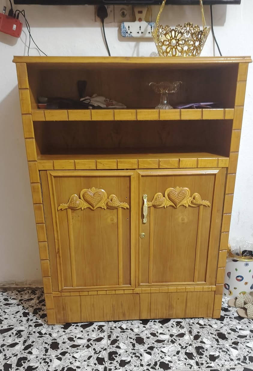 السلام عليكم الغرفة نجاره صاج مسرح ضهر جرجوبة شغل زان بس ضيق مكان سعر مليون ٧٠٠ رقم ***********

